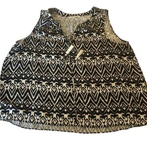 Rose & Olive Black and White Ikat Patterned Women's Plus Size Sleeveless Top 2X